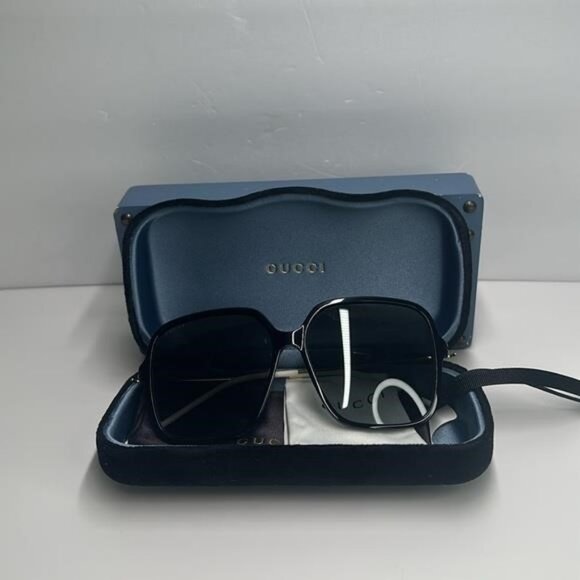 ?- New Authentic Gucci Grey Butterfly Ladies Sunglasses GG1267SA 001 60